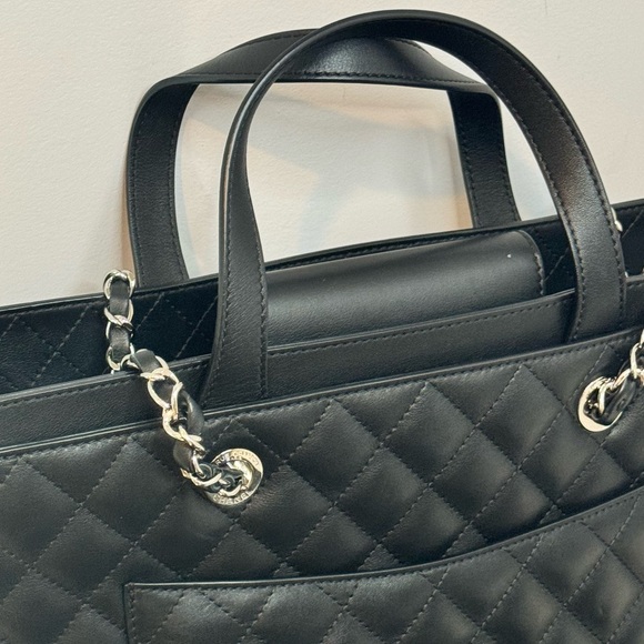 CHANEL Black Lambskin Cambon Shoulder/Tote - Picture 3 of 16